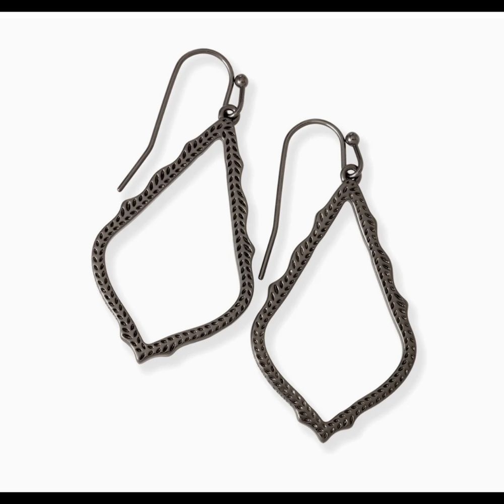 Sophia Drop Earrings In Gunmetal